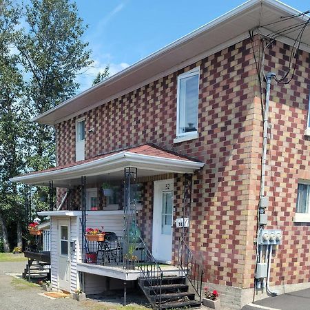 Apartmán Lower Level Apt 6Ft High Close To Hwy Netflix Wifi Edmundston Exteriér fotografie