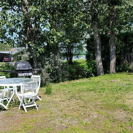 Apartmán Lower Level Apt 6Ft High Close To Hwy Netflix Wifi Edmundston Exteriér fotografie