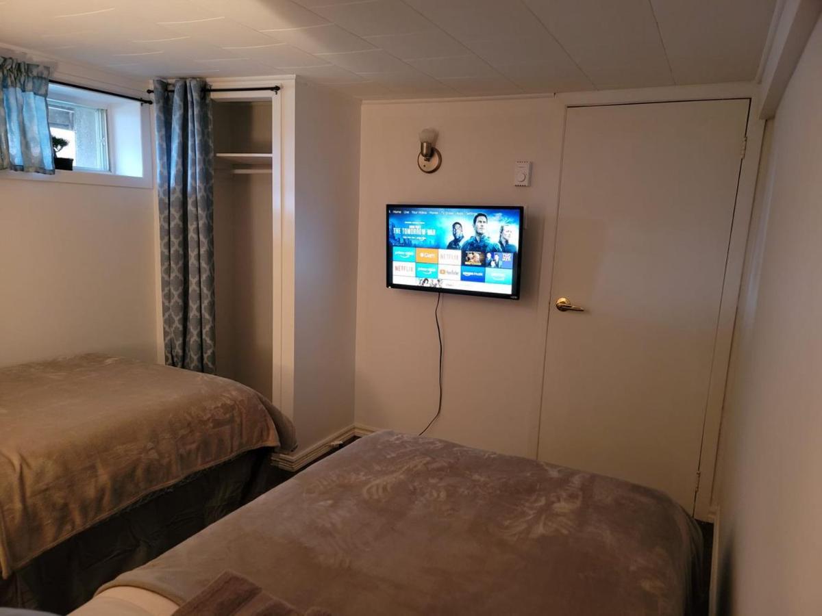 Apartmán Lower Level Apt 6Ft High Close To Hwy Netflix Wifi Edmundston Exteriér fotografie