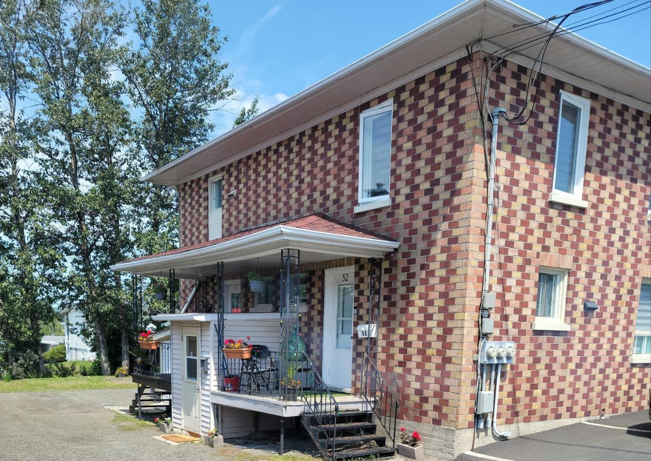 Apartmán Lower Level Apt 6Ft High Close To Hwy Netflix Wifi Edmundston Exteriér fotografie