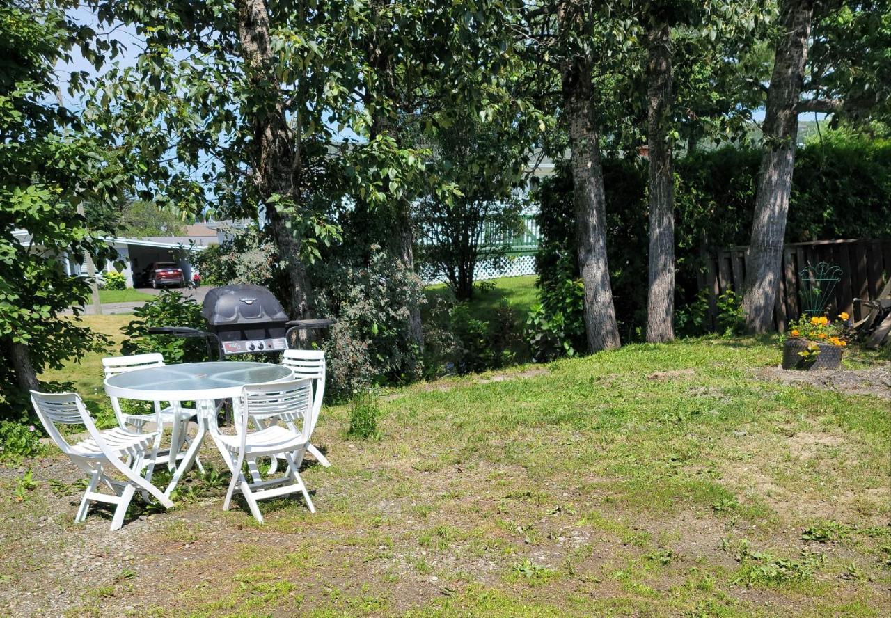 Apartmán Lower Level Apt 6Ft High Close To Hwy Netflix Wifi Edmundston Exteriér fotografie